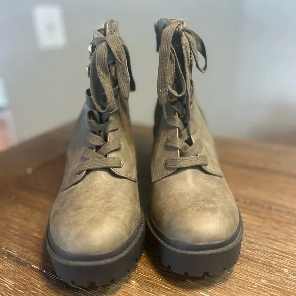 Nwt torrid sock detail hiker boots size 9.5WW - Picture 4 of 12